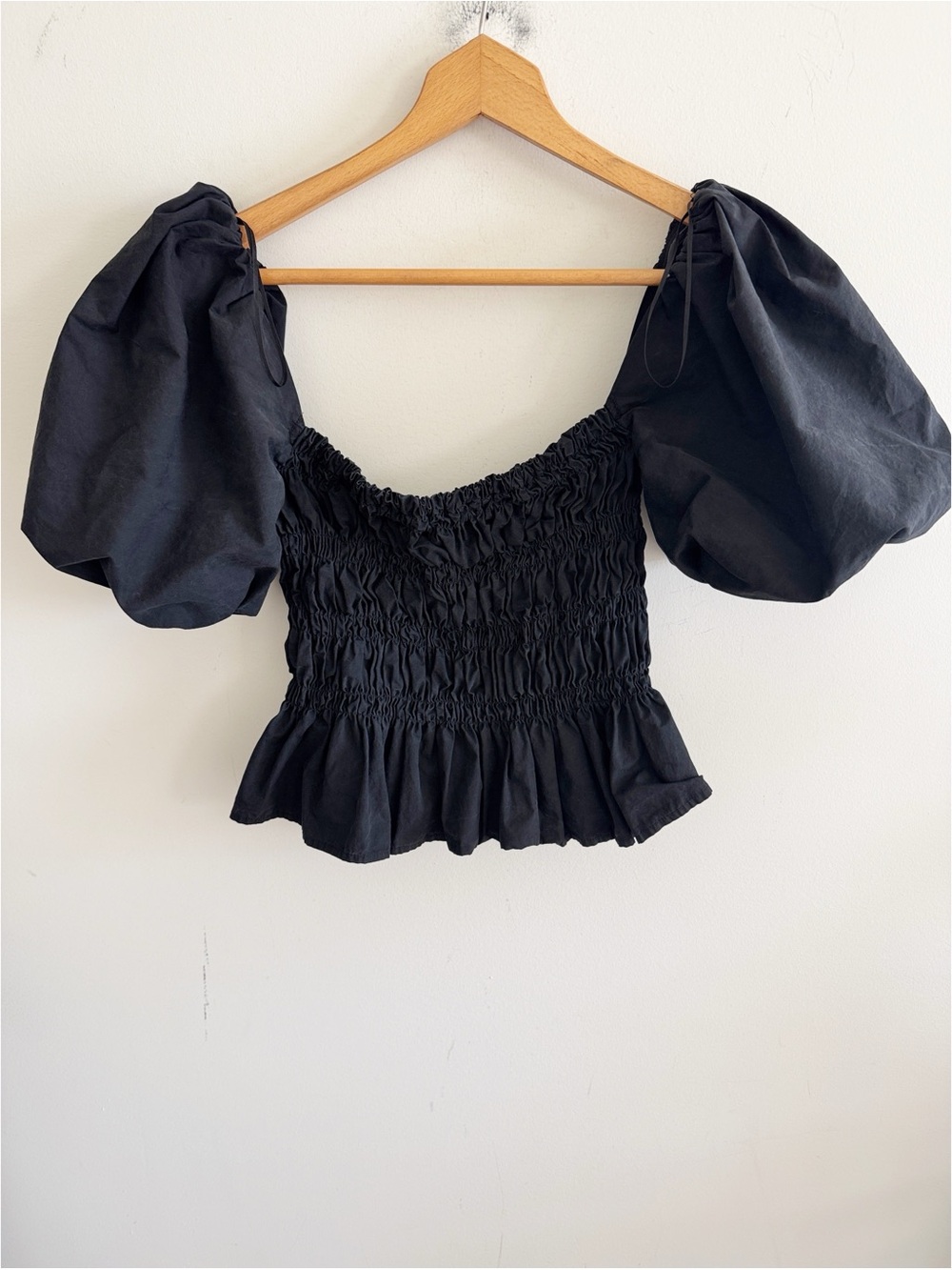 ASTR black smocked puff sleeve top size medium